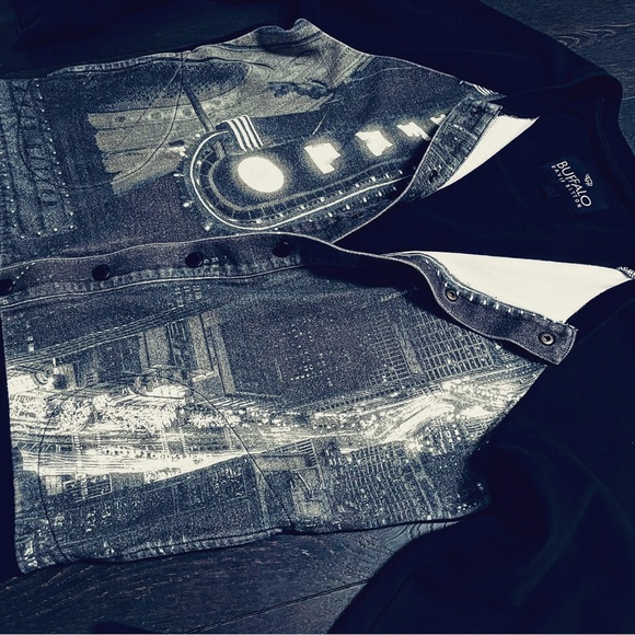 Buffalo City Skyline Distressed Vintage Unisex Jacket - Picture 1 of 8